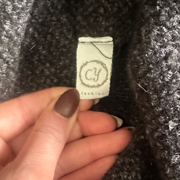 Elegant Charcoal Turtleneck Sweater Short Sleeve - Picture 2 of 3